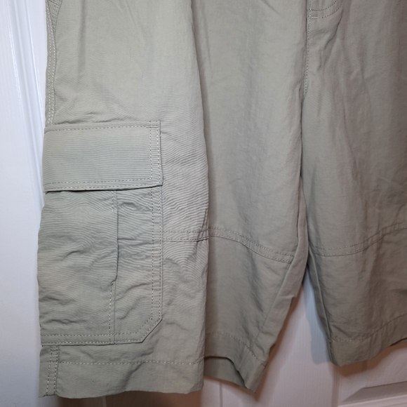 Eddie Bauer Shorts Adult 35 Beige Cargo Hiking Outdoors Pockets Mens - Picture 3 of 10